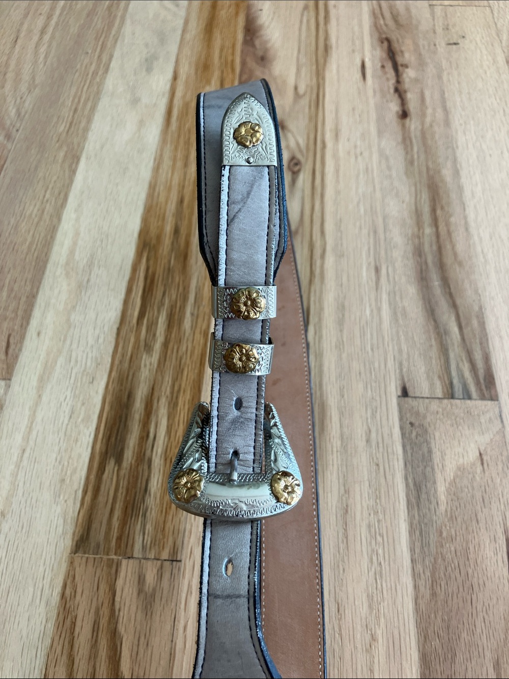 32 Justin Belt Leather Concho Style western Southwestern Cowgir